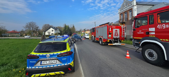 Groźne zderzenie dwóch osobówek w Trześniowie. Jedna osoba trafiła do szpitala [ZDJĘCIA]