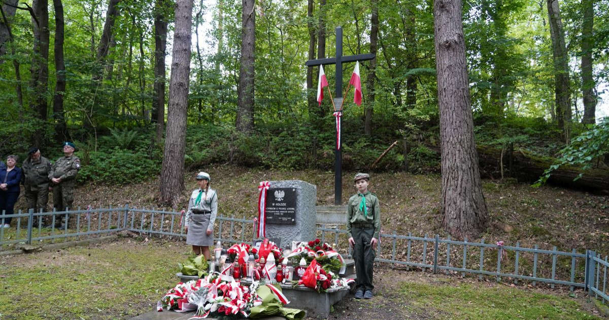 82 lata temu zginęło tu 36 osób. Uroczystości w lesie „Hanusiska” [VIDEO, ZDJĘCIA]