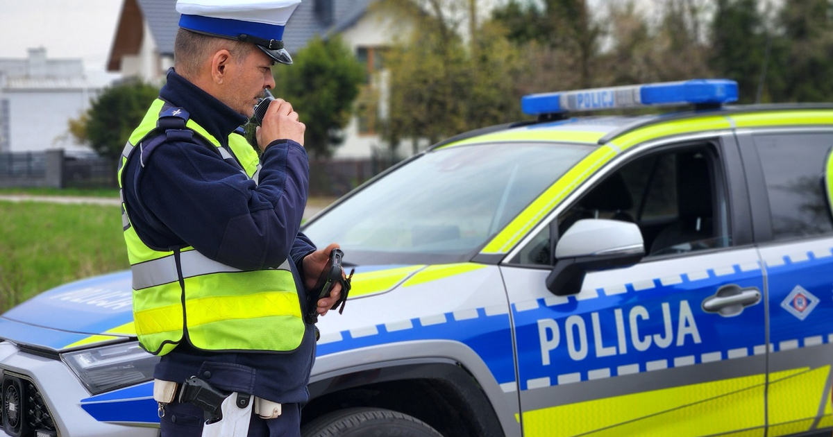 BMW wypadło z drogi i uderzyło w słup. 18-letni kierowca był pijany