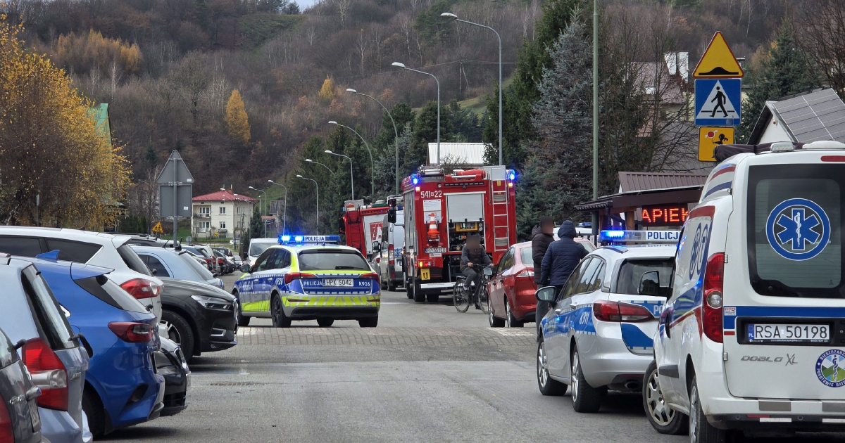 SANOK. Atak mężczyzny na funkcjonariuszy, policjanci użyli broni. Nie żyją dwie osoby [VIDEO, ZDJĘCIA]