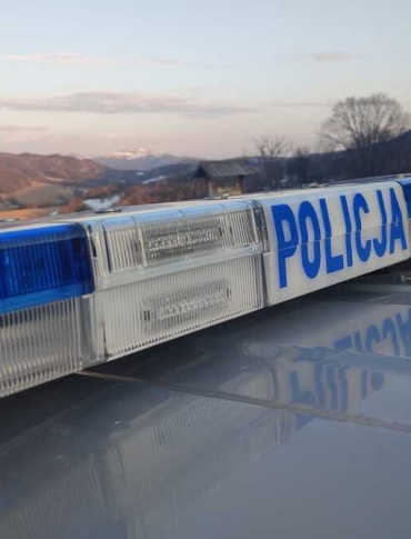 BIESZCZADY: Dwie interwencje jednej nocy. Dorośli pili alkohol, w domu były dzieci
