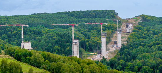 Innowacyjne technologie pomagają wznosić najwyższą estakadę w Polsce