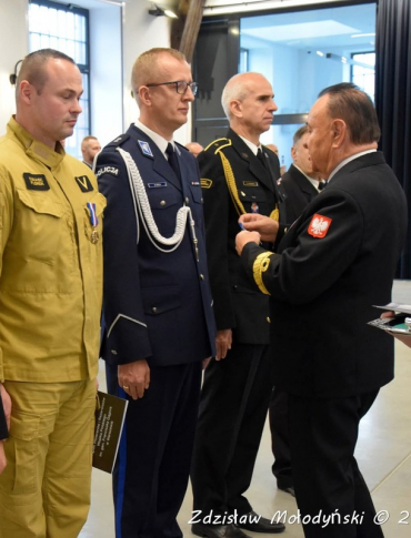 BIESZCZADY: Służby mundurowe wspólnie uczciły 107. rocznicę odzyskania niepodległości [ZDJĘCIA]