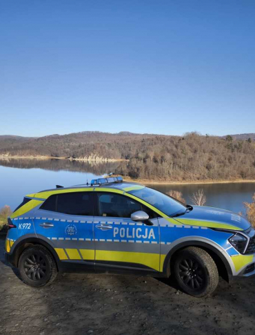 Świąteczny wyjazd bez obaw. Policja przypomina, jak skutecznie zabezpieczyć mieszkanie