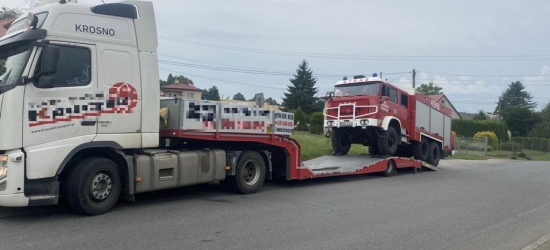 Jechali na pomoc w Krośnie. Wóz strażacki zepsuł się w drodze (ZDJĘCIA)