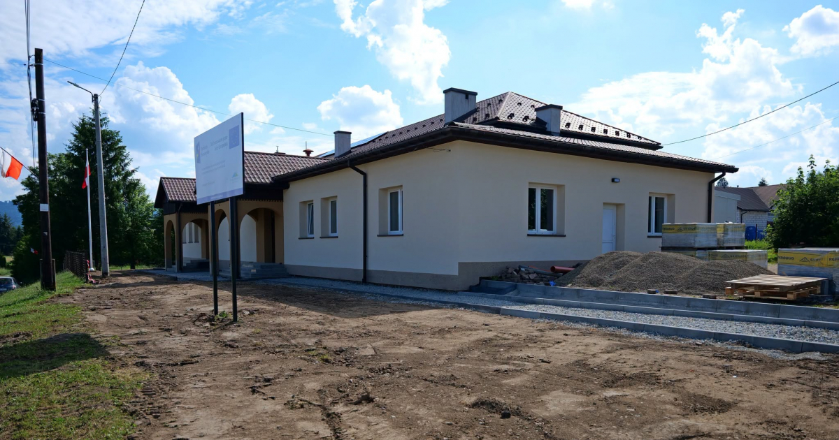 Trwają prace przy zagospodarowaniu terenu przy WDK w Hłomczy