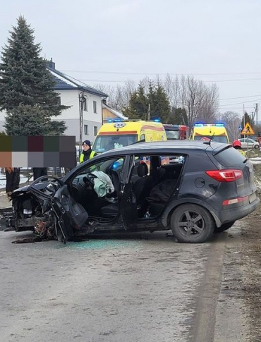 PODKARPACIE: Czołowe zderzenie dwóch pojazdów. Interweniował śmigłowiec LPR [ZDJĘCIA]