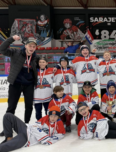 HOKEJ: Niedźwiadki z brązowym medalem Mistrzostw Polski! [ZDJĘCIA]