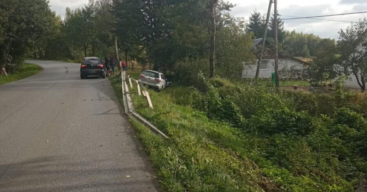 „Tylko nie dzwońcie na policję!” Pijany kierowca poprosił o pomoc… policjantów [FOTO]