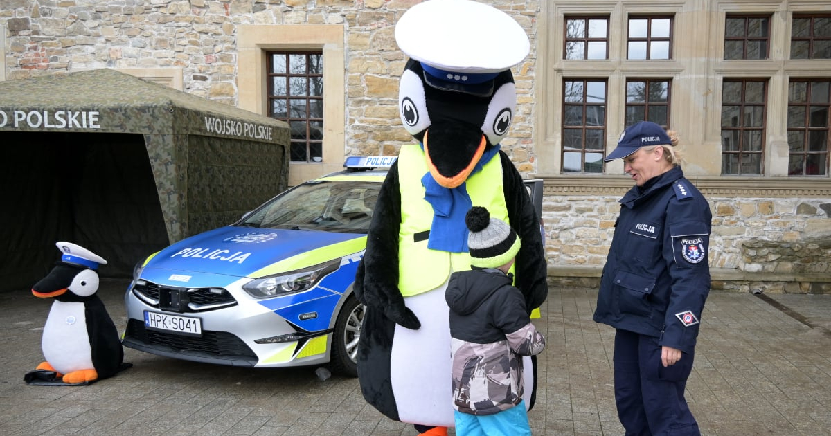 Sanoccy policjanci zagrali z Wielką Orkiestrą Świątecznej Pomocy [ZDJĘCIA]