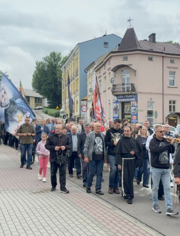 IV Jubileusz powstania Męskiego Różańca. Mężczyźni przeszli ulicami Sanoka [VIDEO, ZDJĘCIA]