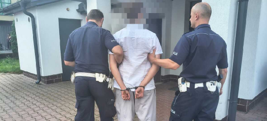 Uderzył w skarpę, zostawił auto i poszedł do domu. Kierował pod wpływem alkoholu