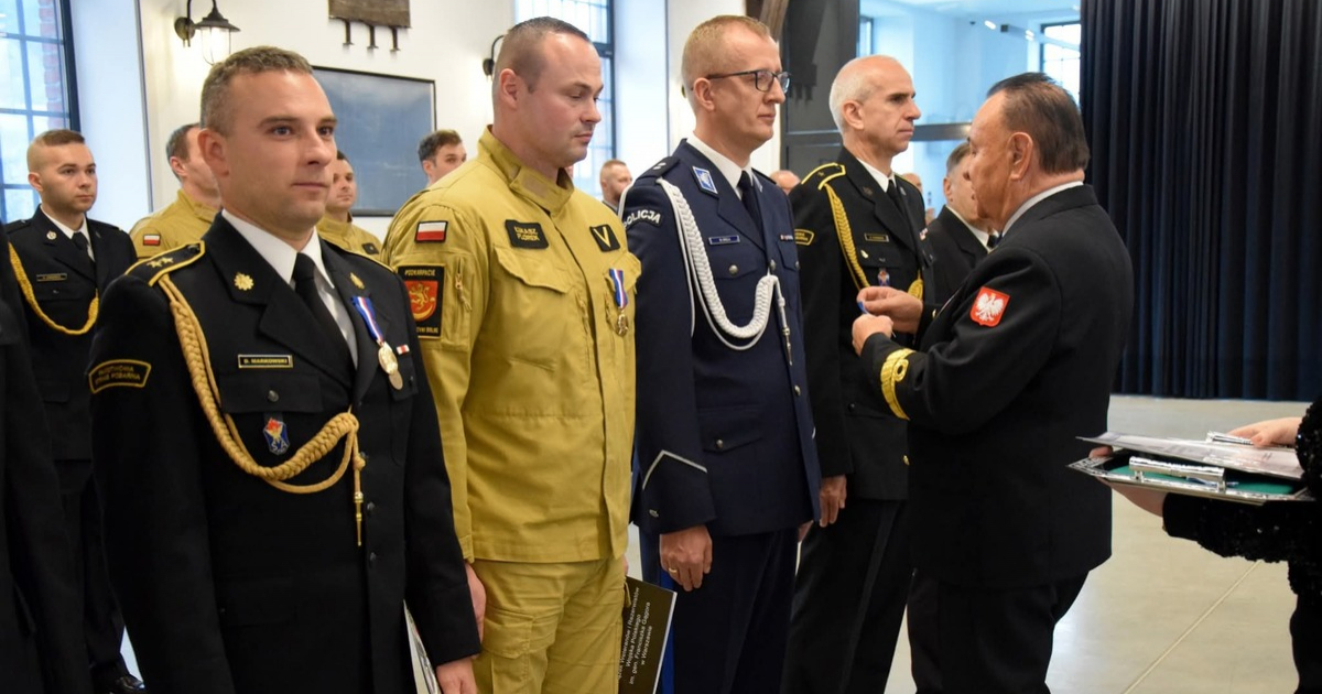 BIESZCZADY: Służby mundurowe wspólnie uczciły 107. rocznicę odzyskania niepodległości [ZDJĘCIA]