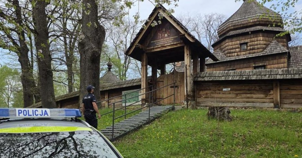 Dzielnicowi sprawdzają lokalne zabytki. Wokół obiektów pojawiły się patrole
