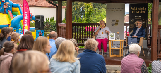 Smaki, tradycje i inspiracje w ogrodzie biblioteki. Piknik „Biblioteka od kuchni” przyciągnął sanoczan (ZDJĘCIA)