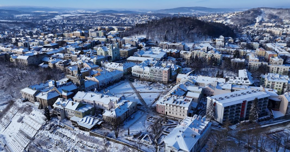 Sesja w Sanoku z kluczowymi rozstrzygnięciami. Pensja burmistrza, bilety MKS i przyszłość projektu wodorowego