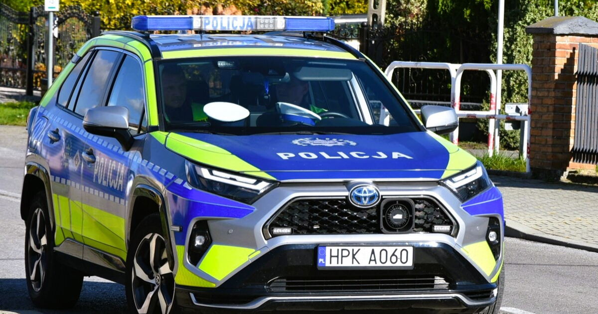 O krok od nieszczęścia! Kierowca zignorował dzieci na pasach