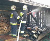 Groźnie w Tarnawie Dolnej. Płonął dom i budynek gospodarczy (ZDJĘCIA)