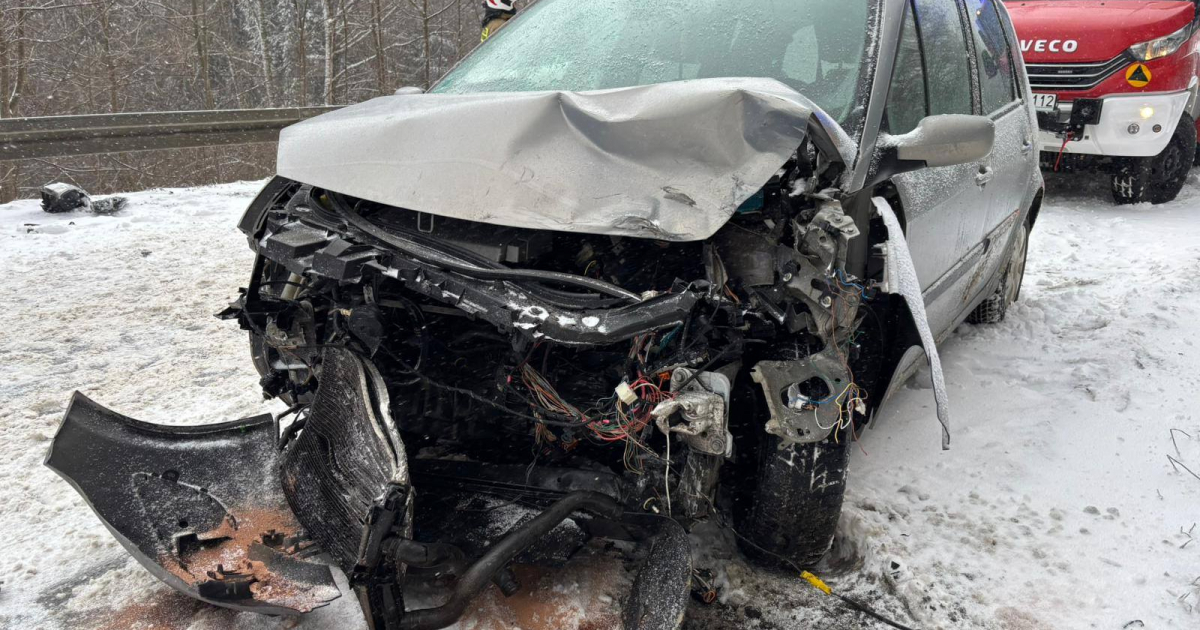 Zderzenie dwóch samochodów w Lutowiskach. Pięć osób trafiło do szpitala