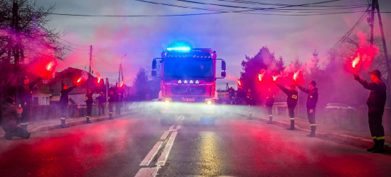 POLSKA112: Piękne powitanie nowego wozu strażackiego w Humniskach (FOTORELACJA)