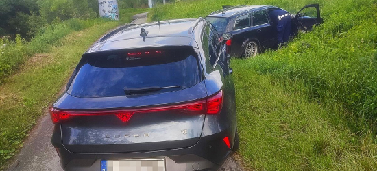 Szalony pościg za Audi. Pasażer wyrzucał narkotyki, kierowca uciekał pieszo [ZDJĘCIA]