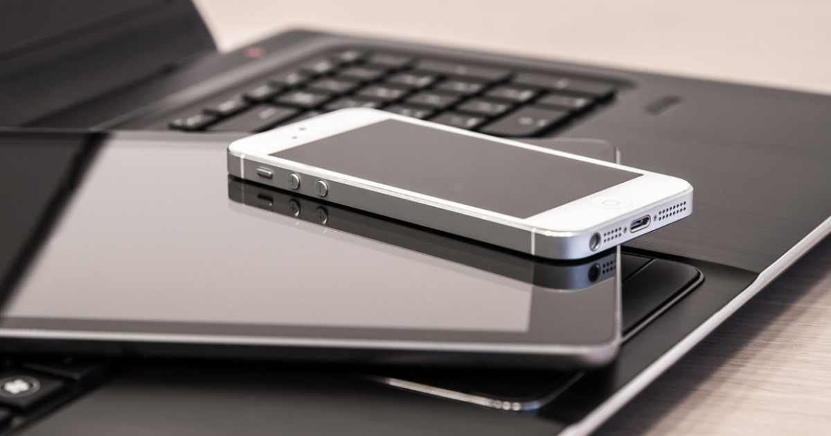 LESKO: Plaga oszustw „na pracownika banku”. Mieszkańcy powiatu stracili prawie 90 tysięcy złotych