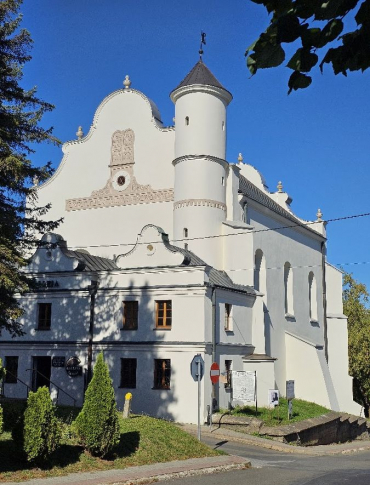 Synagoga w Lesku odzyskała dawny blask. Zakończyła się renowacja [ZDJĘCIA]