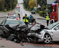 SANOK: Dwie osoby zakleszczone w pojeździe w wypadku na ulicy Lipińskiego (ZDJĘCIA)