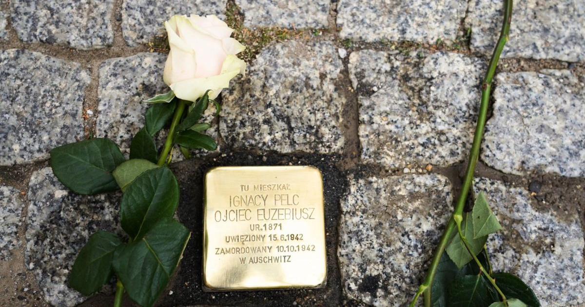 Upamiętniono ofiary nazizmu. W Sanoku położono Kamienie Pamięci [ZDJĘCIA]