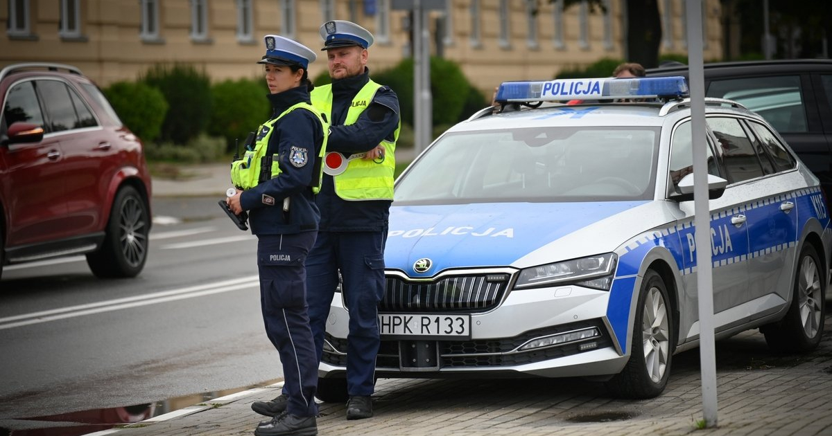 Policyjna akcja na torach. „Bezpieczeństwo na strzeżonych przejazdach kolejowych” [ZDJĘCIA]