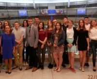 Zdolna sanocka młodzież dzięki europosłowi Tomaszowi Porębie zwiedziła Brukselę