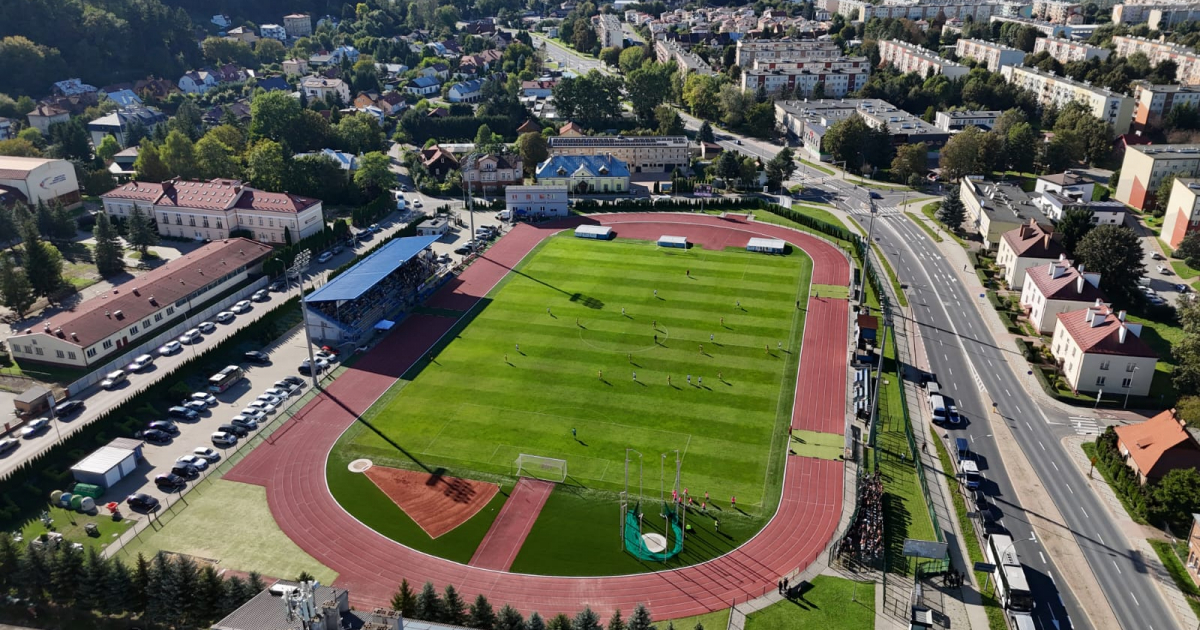 PIŁKA NOŻNA: Sanoczanie z przytupem kończą rundę jesienną. Stal Łańcut pokonana na Wierchach!