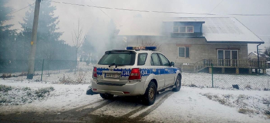 Pożar sadzy. Reakcja policjantów zapobiegła tragedii