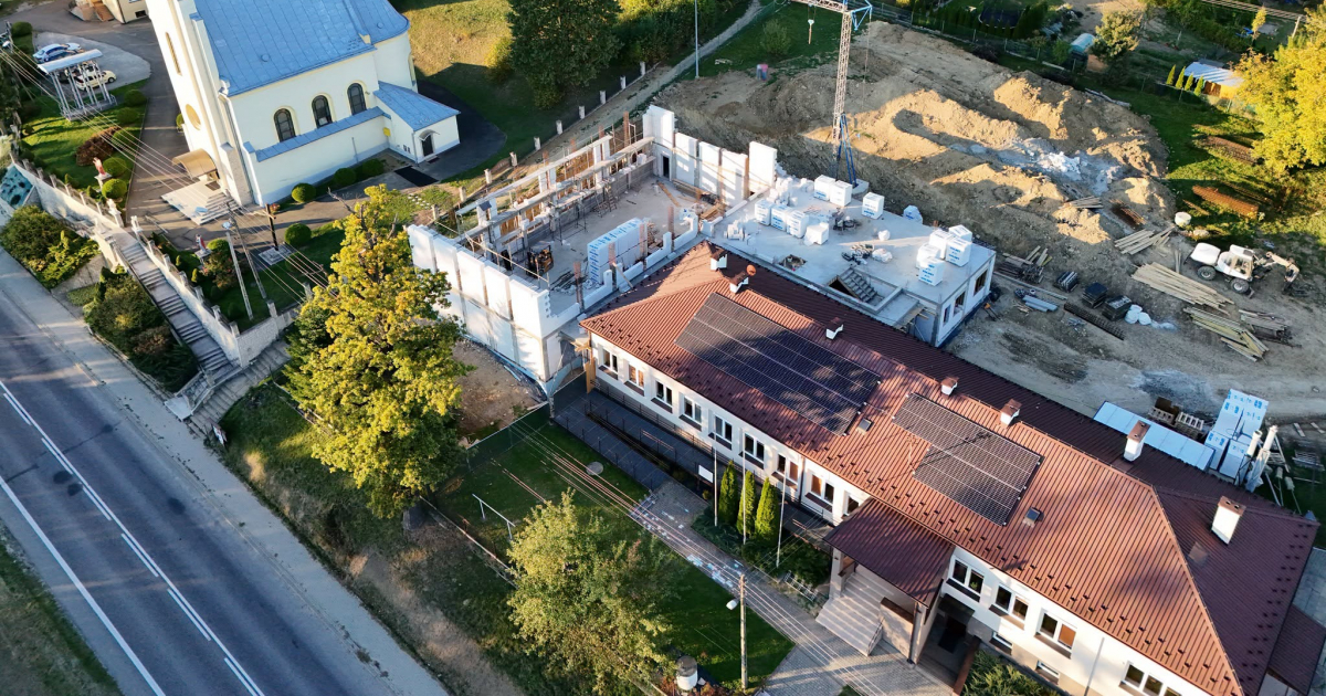 Nowa sala gimnastyczna w Pakoszówce nabiera kształtów (ZDJĘCIA)