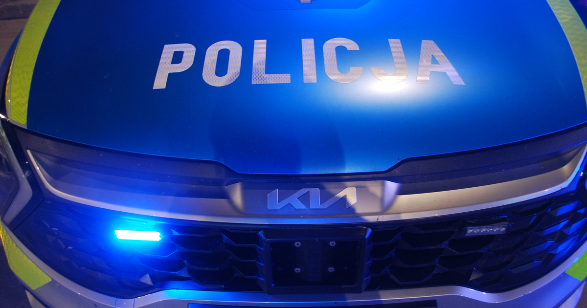 Siedział na chodniku w mroźną noc. Był kompletnie pijany i wychłodzony