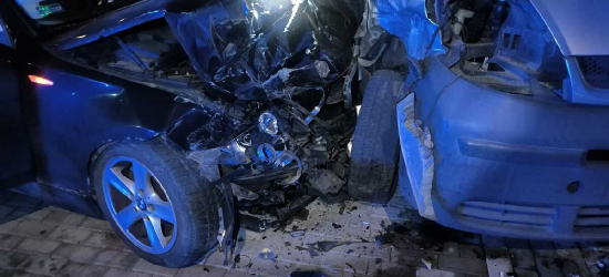 PODKARPACIE. Stracił panowanie nad BMW i rozbił trzy auta. 27-latek groził mundurowym!