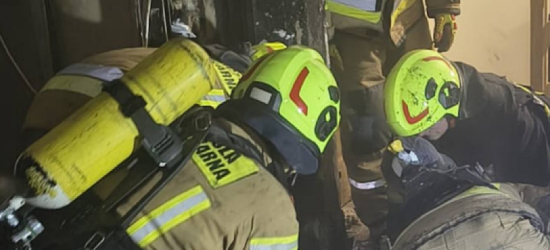 SANOK: Pożar domu przy ul. Wierzbowej. Strażacy apelują o kontrole kominów [ZDJĘCIA]