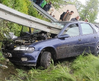 POWIAT LESKI: Wypadek w Baligrodzie. Kierowca nabił się na barierę (ZDJĘCIA)