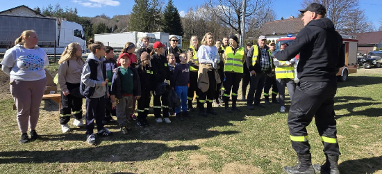 GMINA SANOK: Wielkie sprzątanie Doliny Sanu. „Ilość uczestników to sukces, ale ogrom śmieci przeraża!” [ZDJĘCIA]