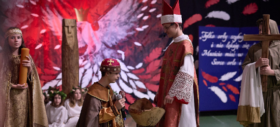 „Tylko orły szybują nad granie” – historyczne spotkanie w SP 6 w Sanoku [ZDJĘCIA]