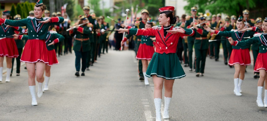 Potrzebują wsparcia, by pojechać na Mistrzostwa Świata. Orkiestra z Rymanowa i mażoretki z Beska walczą o marzenia