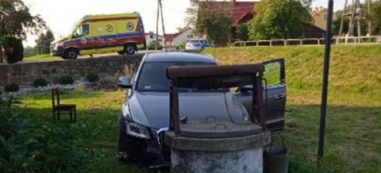 BLIZNE. Zasnął za kierownicą i wjechał na prywatną posesję. 55-latek trafił do szpitala [ZDJĘCIA]