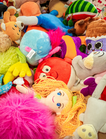 Mikołajkowa misja w I LO w Sanoku. Pomocnicy św. Mikołaja szykują prezenty [ZDJĘCIA]