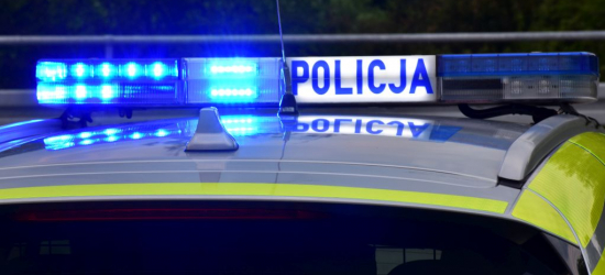 Zatrzaśnięte kluczyki i niemowlę w pojeździe. Błyskawiczna akcja policji!