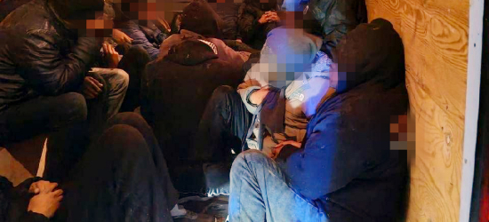 Polak przewoził w busie 17 imigrantów z Azji. Został zatrzymany w Chorwacji