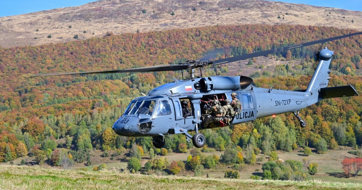 Policyjni kontrterroryści ćwiczyli w Bieszczadach. W akcji śmigłowiec Black Hawk (VIDEO, ZDJĘCIA)