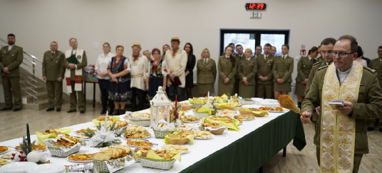 Spotkanie przy wigilijnym stole w Bieszczadzkim Oddziale Straży Granicznej (ZDJĘCIA)