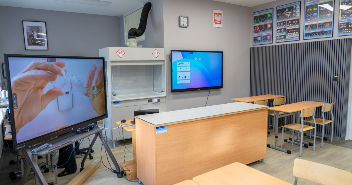 Nowe wyposażenie dydaktyczne w sanockich liceach [ZDJĘCIA]