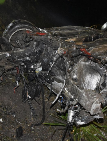 Nocny pościg jak z filmu! 20-latek pędził 200 km/h, dachował na posesji i uciekał pieszo [VIDEO, ZDJĘCIA]