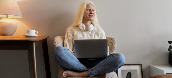 Zalety internetu światłowodowego – czy warto wybrać go do domu?